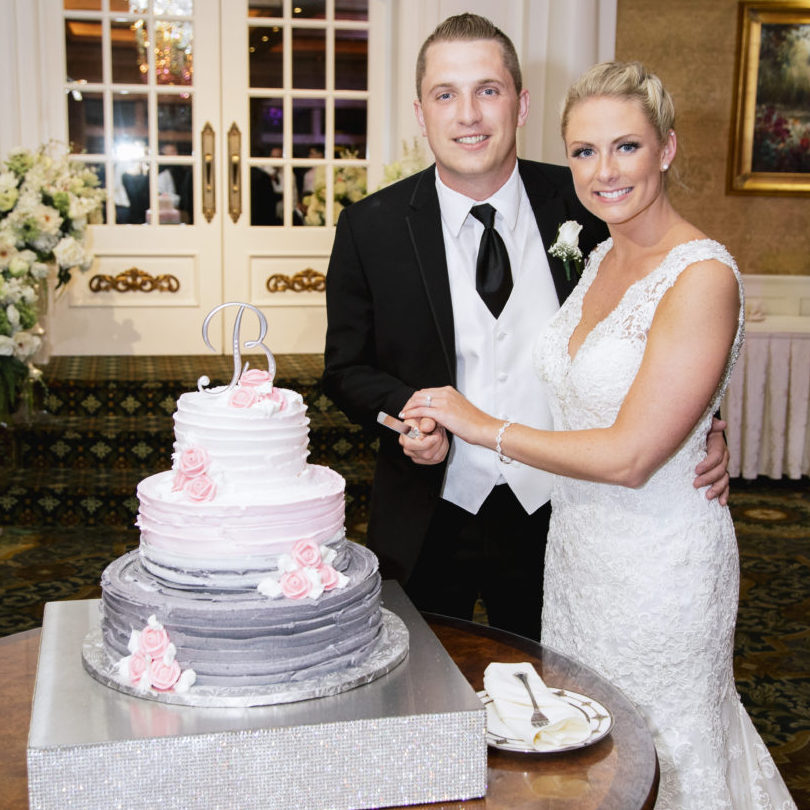 bride and groom cutting their wedding cake wedding recommended wedding vendors