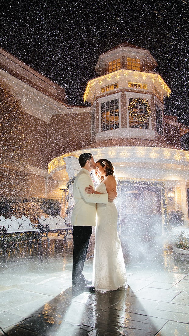 snowing winter wedding at clarks landing