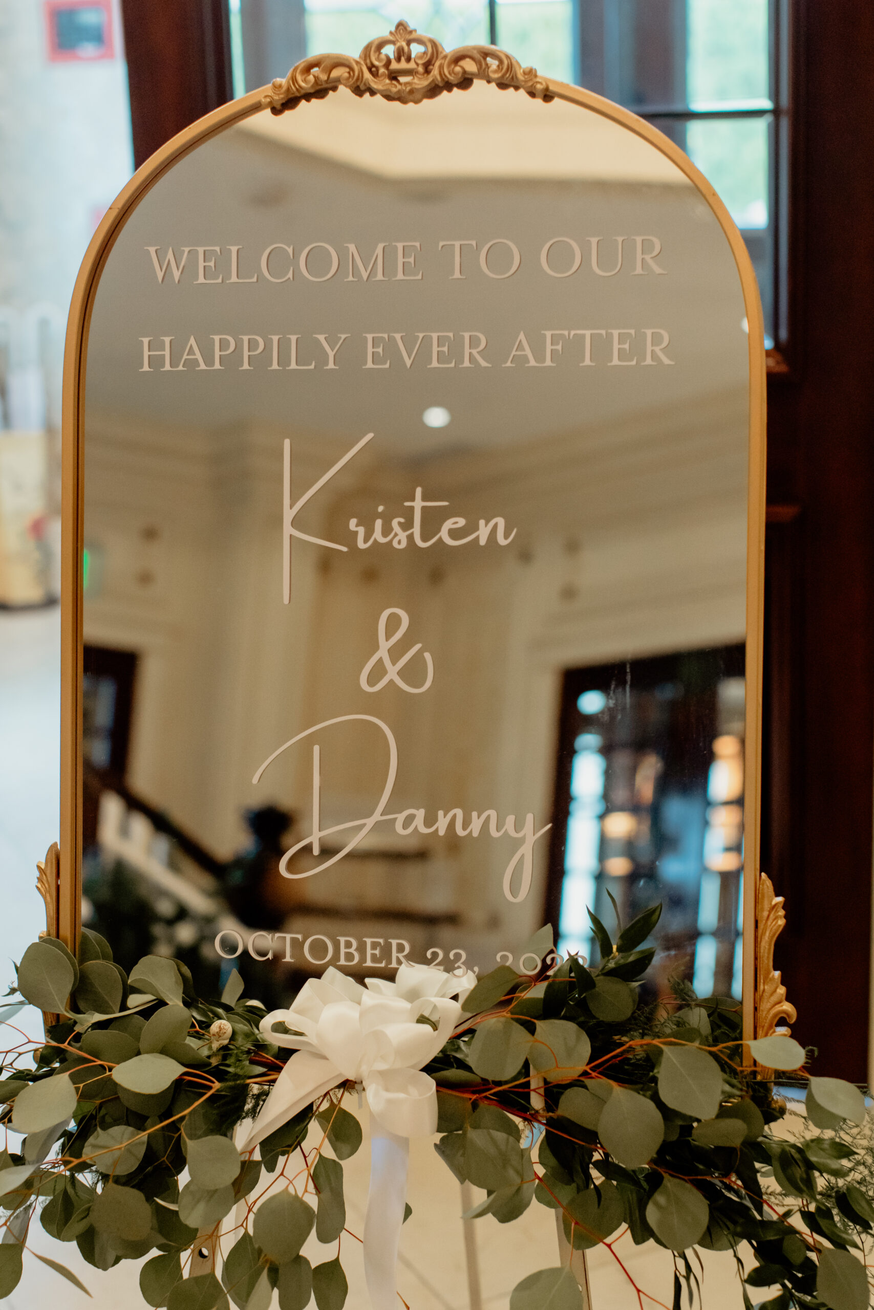 39 Wedding Welcome Sign Ideas to Greet Your Guests - Zola Expert Wedding  Advice